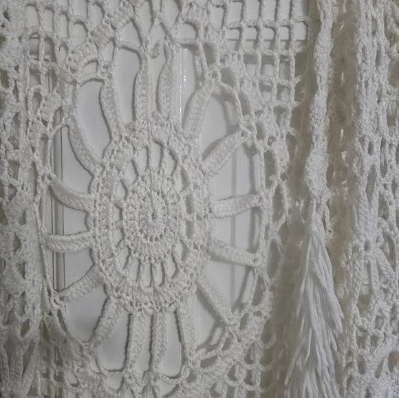 Crocheted vest with fringes size large - Picture 4 of 5